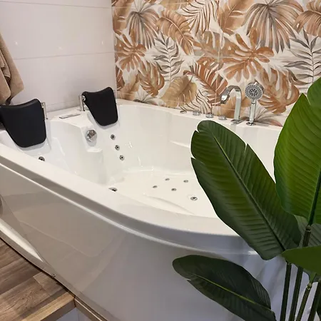 Cambre De Sade Experience Private Jacuzzi Appartement Florensac